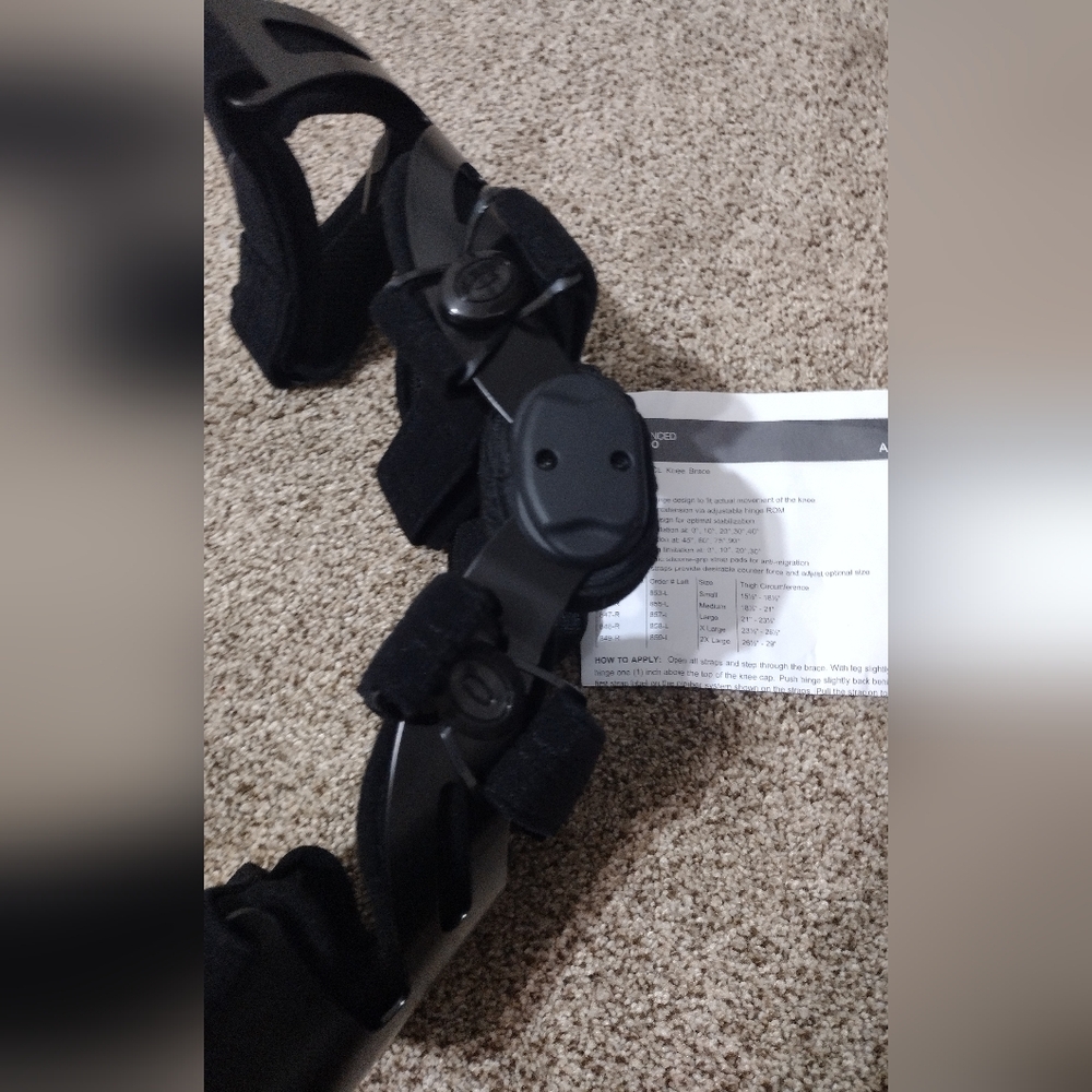 Advanced Ortho Knee Brace  Medium/Right - 855-R New